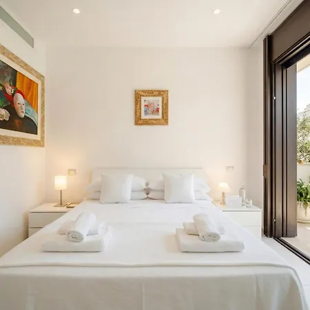 Апарт-готель Elena's Garden Luxury 3*